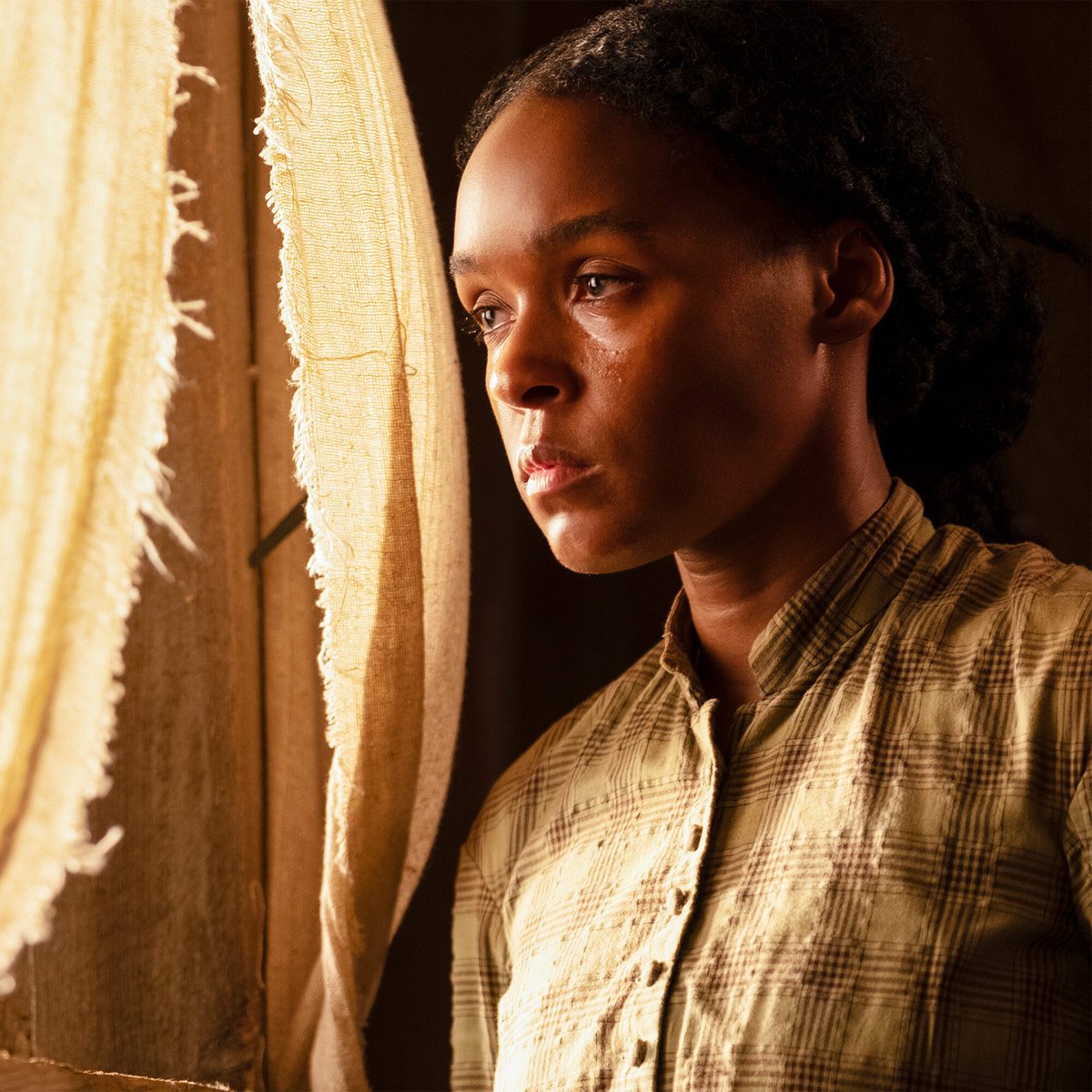 In the spirit of reclamation, Antebellum director  @GerardBush used actual camera lenses from Gone With the Wind to make his slavery horror story: “We need to correct the record with the same weapon that was used to misinform and mislead," says Bush.  https://vntyfr.com/WmRrKG9&q...
