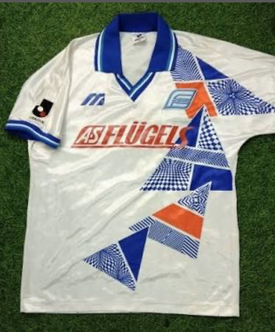 This thread intends to show both versions of each team’s early shirts - Mizuno and otherwise - as well as add other interesting facts about sponsors, etc., to help collectors decide what they want or have! This tweet Yokohama Flügels’ Mizuno and Puma home shirts.