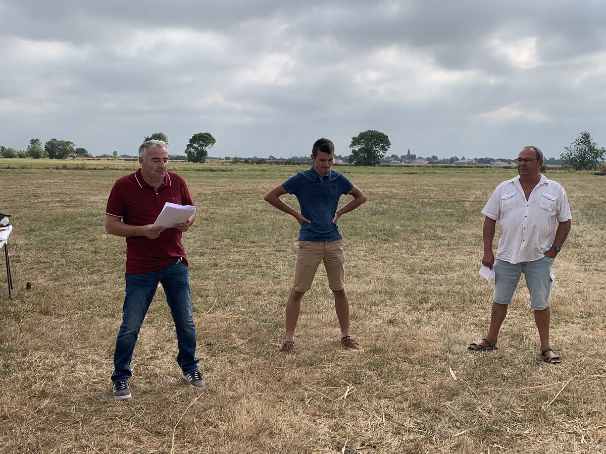 acharpentier85's tweet photo. Inauguration ce samedi d’une Hutte pédagogique sur la commune de #Triaize. L’occasion pour les membre de la Sauvagine de revenir sur leurs actions et sur les intérêts de la préservation des points d’eau. Bravo pour cette initiative. #vendee #cantondelucon. @DepVendee https://t.co/9tQeBZkSqP