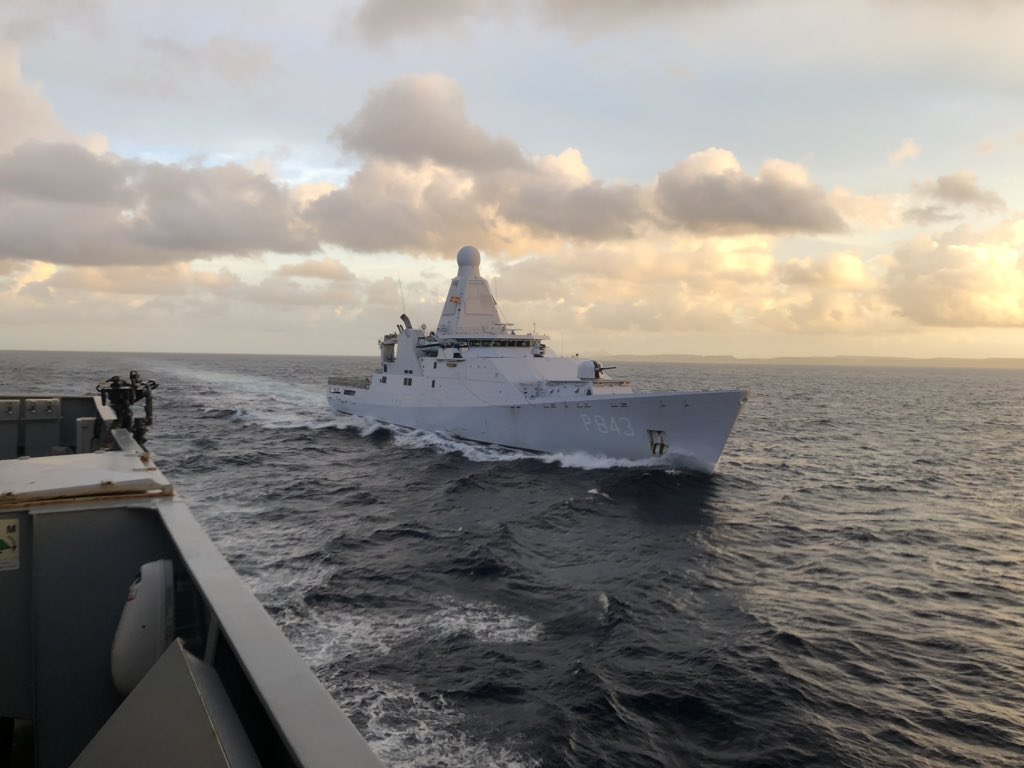 HMS_Medway's tweet image. A great experience for MEDWAY as she conducted officer of the watch training serials and Replenishment at Sea exercises with our Dutch allies in the region. #HNMLSGRONINGEN #forwardtogether #forwarddeployed @UKinCaribbean #Caribbean