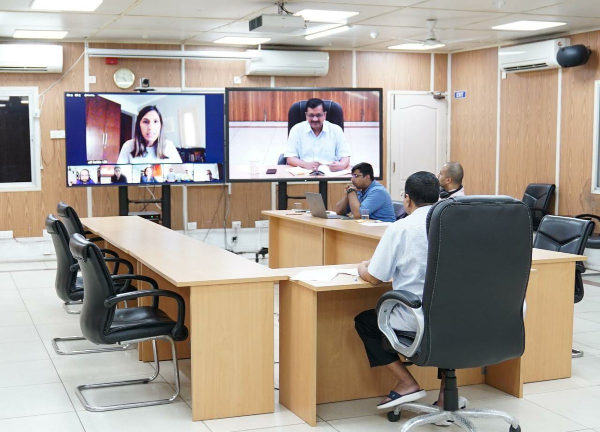 ArvindKejriwal's tweet photo. Had a very fruitful session with industry leaders about promoting start-ups in Delhi and creating a healthy environment for young entrepreneurs. https://t.co/qLiJVvrW1h
