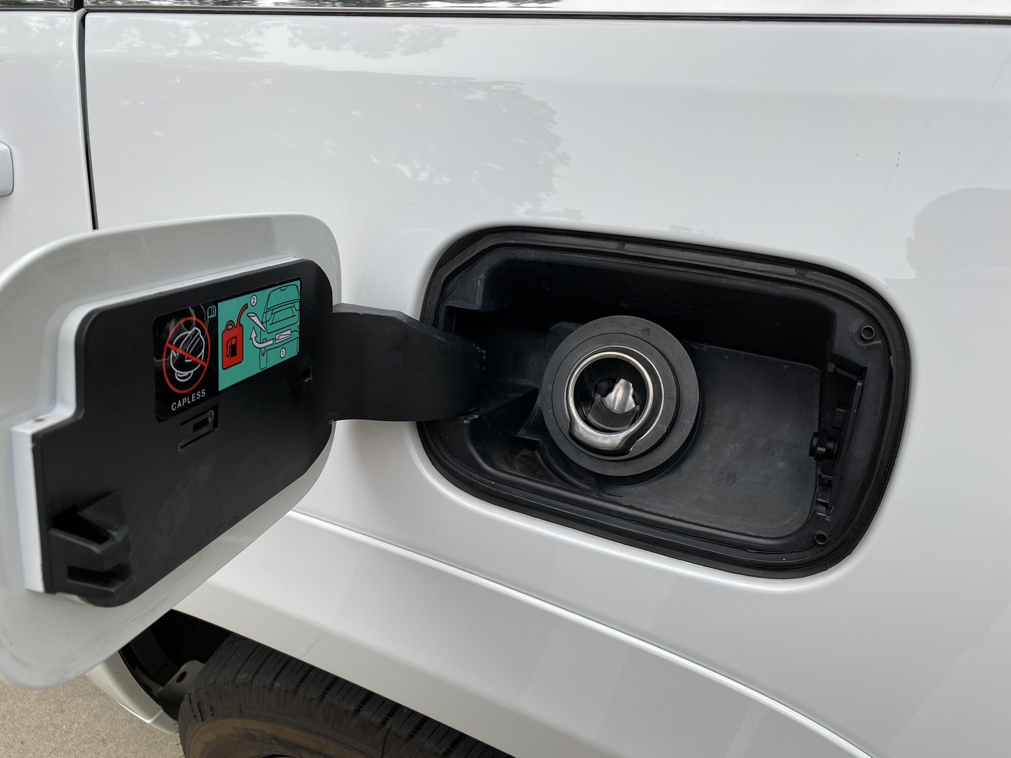 How to Open Gas Cap on Jeep Cherokee: Quick Guide