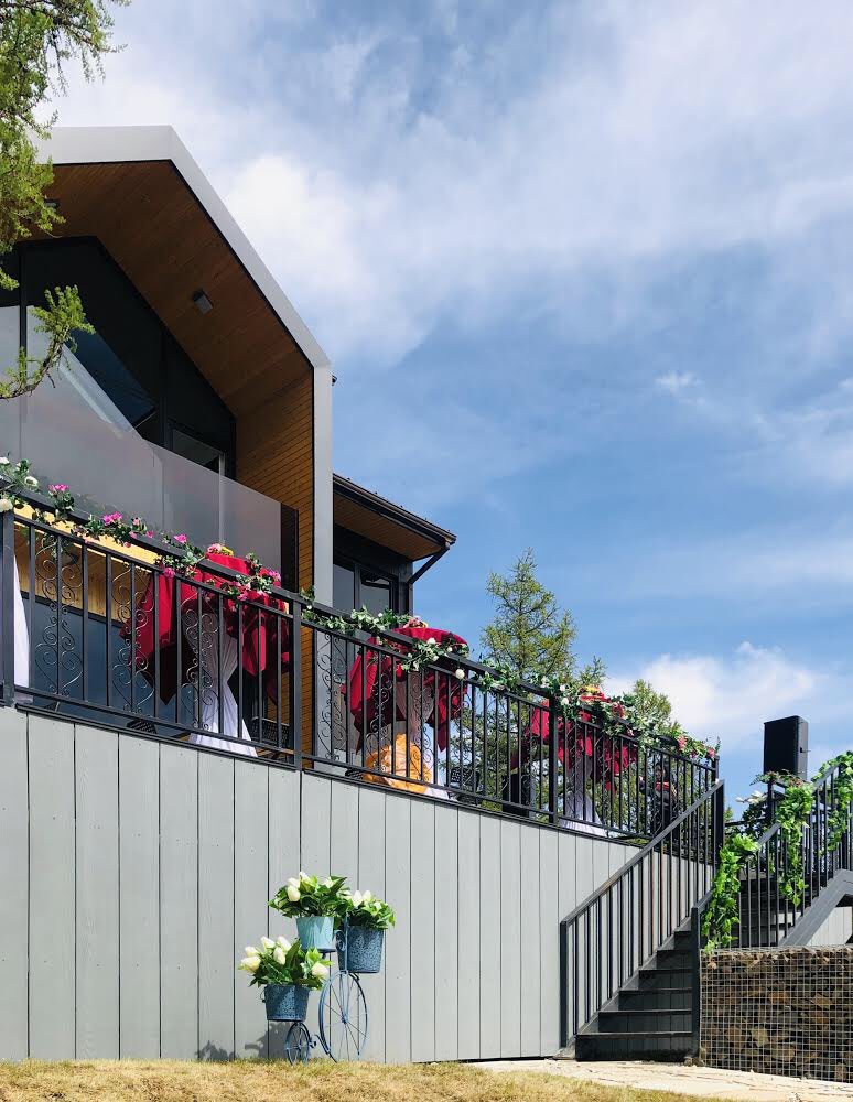 #Khadat_Villa-2 төслийг үзсэн үү нээрээ? надад лав таалагдсаан. Дотор гадна зай талбайн ашиглалтыг оновчтой бүрэн дүүрэн шийдсэн бдаг шүү. Нийт 102 айлын АОС, айл бүр 120м2 талбайтай. Дундаа нийтийн эзэмшлийн талбайтай, нийтийн гаражтай юм билээ.