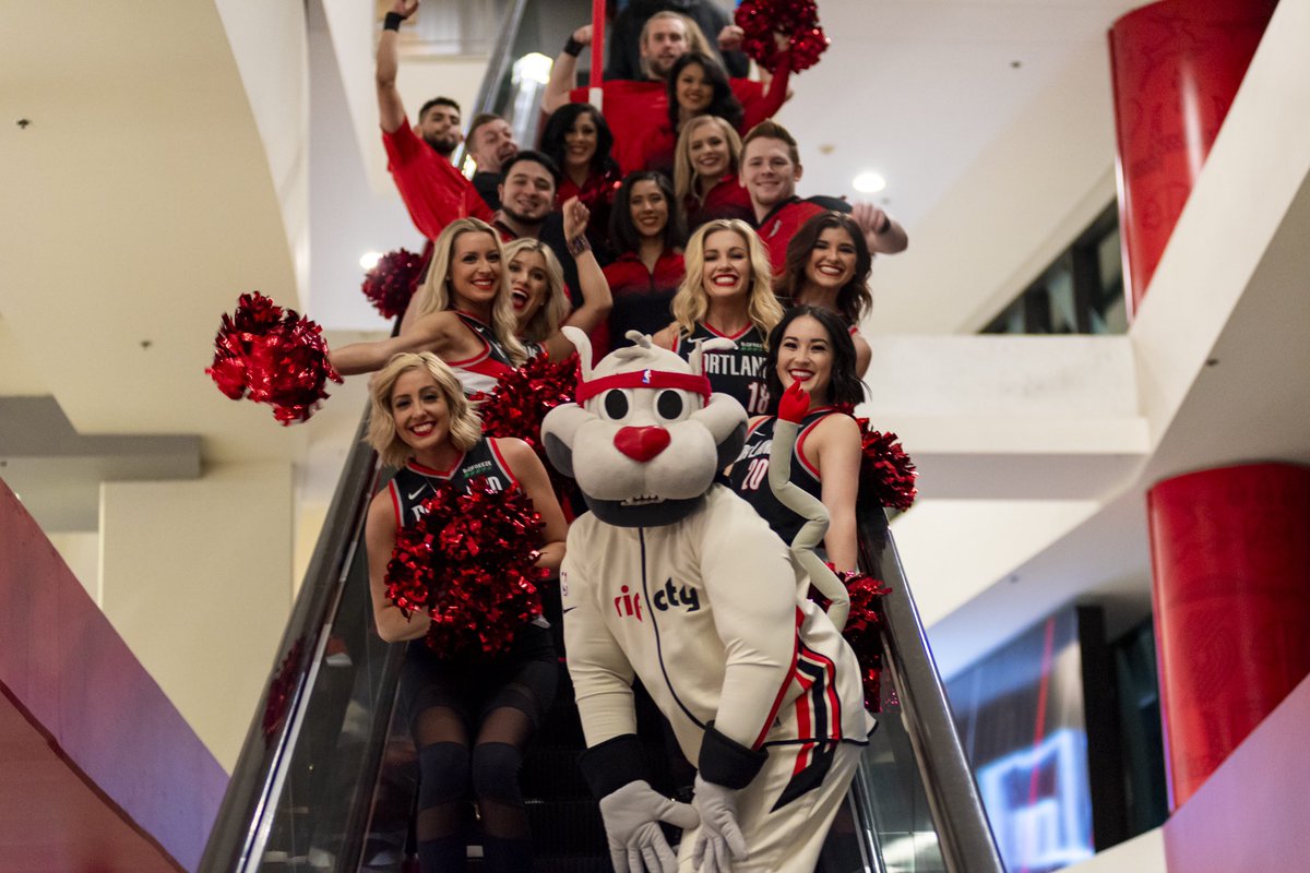 Rise &amp; Shine Rip City.....it’s Game Day! ❤️🖤
BLAZERS vs. Clippers
10:00 am
#gameday #tunein #portland #trailblazers #basketball #ripcity