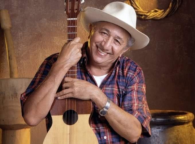 eldiario's tweet photo. El #8Ago de 1928 nació Simón Díaz 🇻🇪, uno de los músicos venezolanos más reconocidos en el mundo. 

👉  Entre sus canciones más recordadas están: "Caballo viejo", "La vaca mariposa", "Tonada de luna llena" y "Mercedes". https://t.co/8pPyVwAxcH