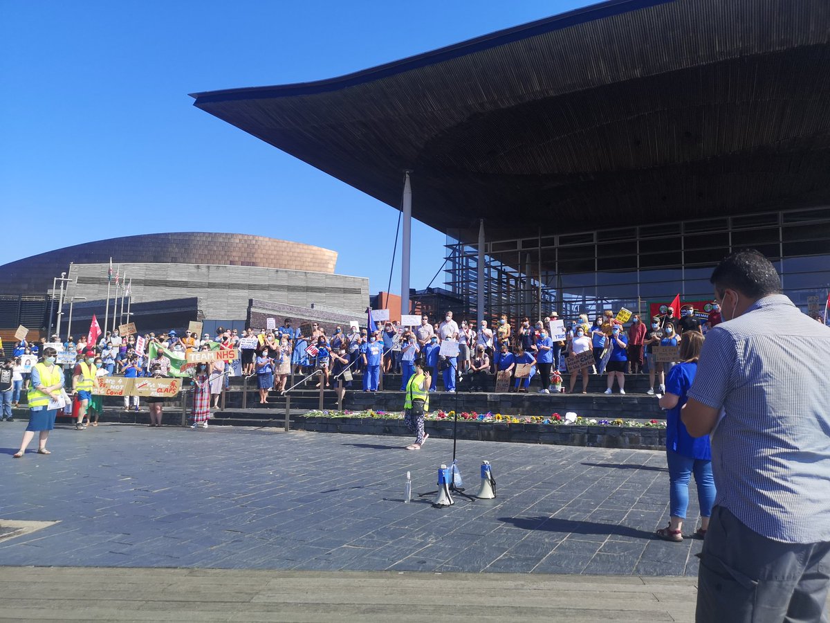 If anyone was concerned about how social distanced this protest is: unsurprisingly, for a protest organised by health proffesionals, everyone is being very conscientious.  #NHSPay15