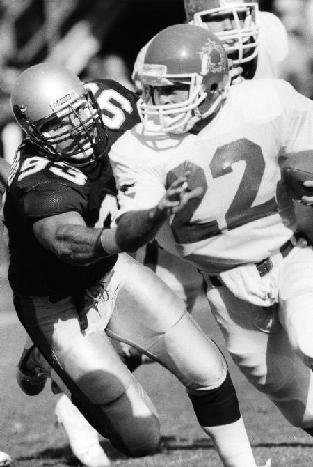 VikeFans (@vikefans) on Twitter photo "Nothing to see here".....Just Keith Millard of the USFL's Jacksonville Bulls about to pull down future CFL star Doug Flutie. #vikings <a href="/KeithMillard2/">Keith Millard</a> "Nothing to see here".....Just Keith Millard of the USFL's Jacksonville Bulls about to pull down future CFL star Doug Flutie. #vikings <a href="/KeithMillard2/">Keith Millard</a>