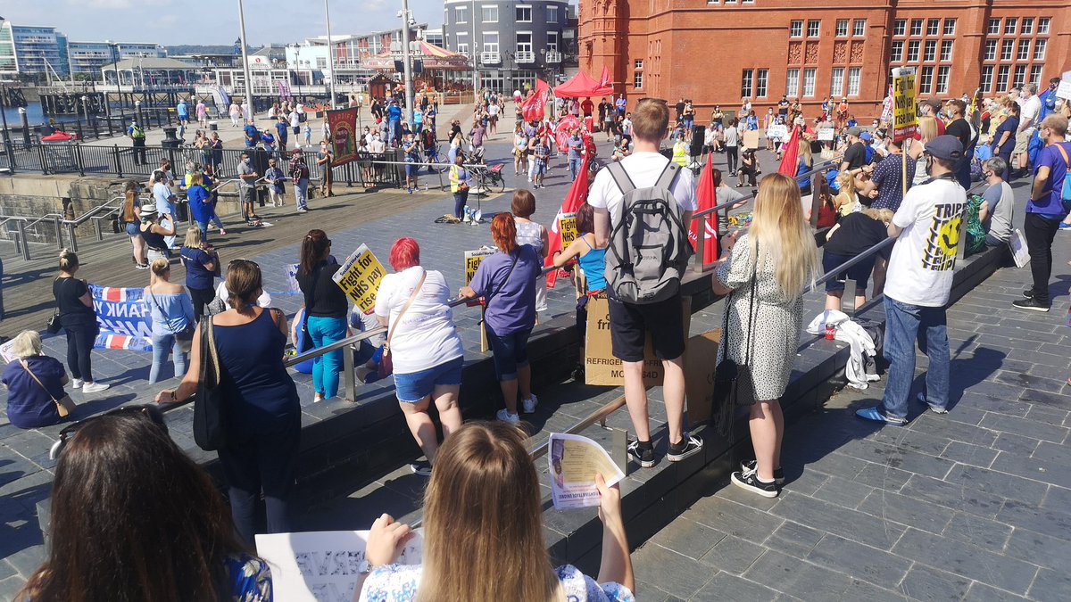 Now Katrina Williams from  @CardiffTC is speaking to the  #NHSPay15 making the point that when the government says now isn't the time - "if not now when?" & all public sector workers should stand together to loud applause