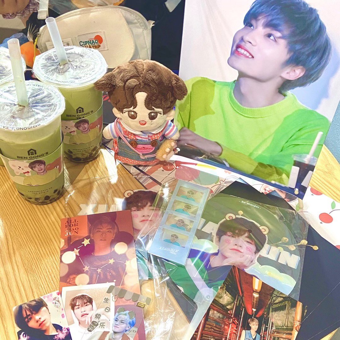 Littlebearwol's tweet photo. #여름햇살처럼_빛나는_샤오쥔_생일을축하해
#肖俊0808生日快乐
#HAPPYXIAOJUNDAY https://t.co/sq74sJd0HO
