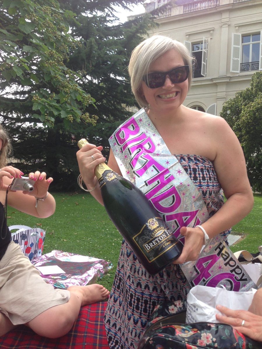 claireseedhouse's tweet photo. Happy happy birthday to the utterly fabulous @LindaKatieKelly #bubbles and #picnic and #morebubbles planned 🎉 🎉 https://t.co/JCBSKtYnxJ