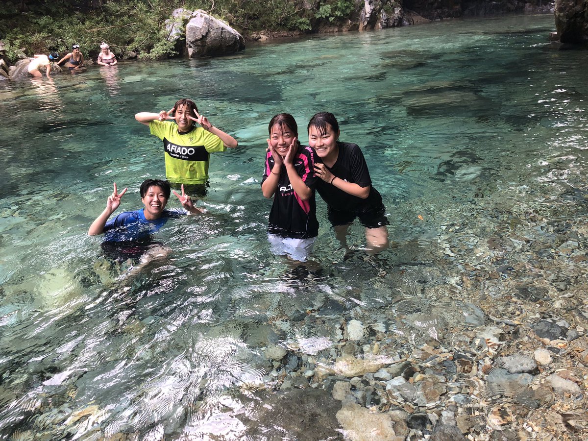 Sulsc_2003's tweet photo. 阿寺渓谷🏞
今日はくっそ寒い川に全身つかってブルブルしながらぎゃーぎゃー騒ぎまくりました😚
大学生ってアホだなって思いつつも有意義な1日でした😊😊

#信州大学女子サッカー部 https://t.co/FOaVikiNXV