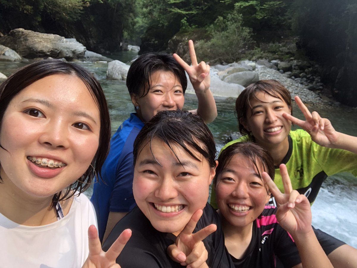 Sulsc_2003's tweet photo. 阿寺渓谷🏞
今日はくっそ寒い川に全身つかってブルブルしながらぎゃーぎゃー騒ぎまくりました😚
大学生ってアホだなって思いつつも有意義な1日でした😊😊

#信州大学女子サッカー部 https://t.co/FOaVikiNXV