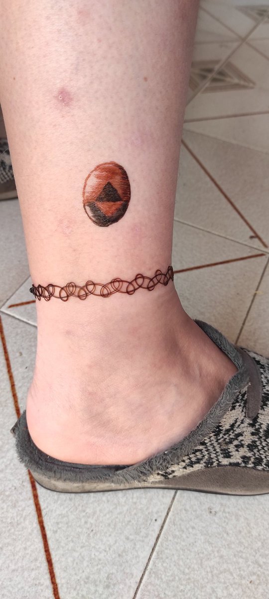 silvestrin's tweet photo. Primeras pruebas con el #bodymark no está mal, es como pintar con copic, debido a su punta pincel, aunque hacer degradados no están fácil, pero mola. #temporaltatto #miryamlumpini https://t.co/DtlTavIYkn