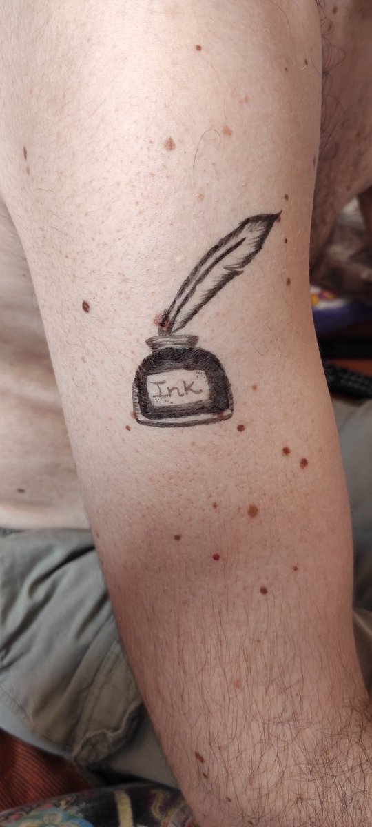 silvestrin's tweet photo. Primeras pruebas con el #bodymark no está mal, es como pintar con copic, debido a su punta pincel, aunque hacer degradados no están fácil, pero mola. #temporaltatto #miryamlumpini https://t.co/DtlTavIYkn