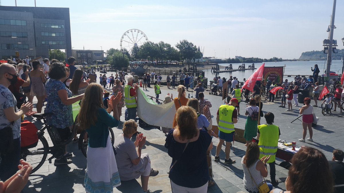 Organisers of this  #NHSPay15 voice support for  #blacklivesmatter   and thank them for their solidarity. Next a speaker from  @SUTRNewport