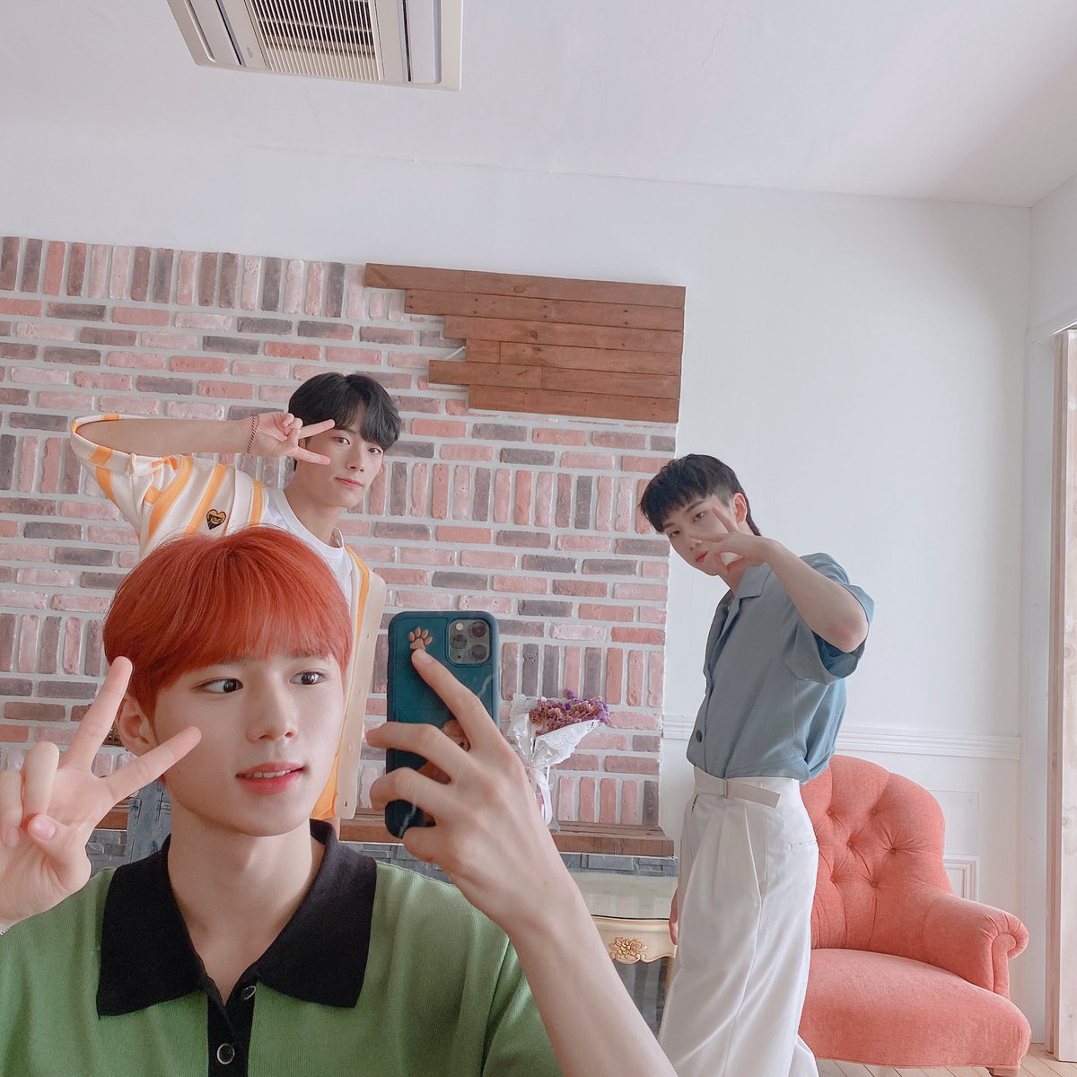 [#김준서]
✌️

#원더나인 #1THE9
#KIMJUNSEO
#GoodBye1THE9 #세어봐