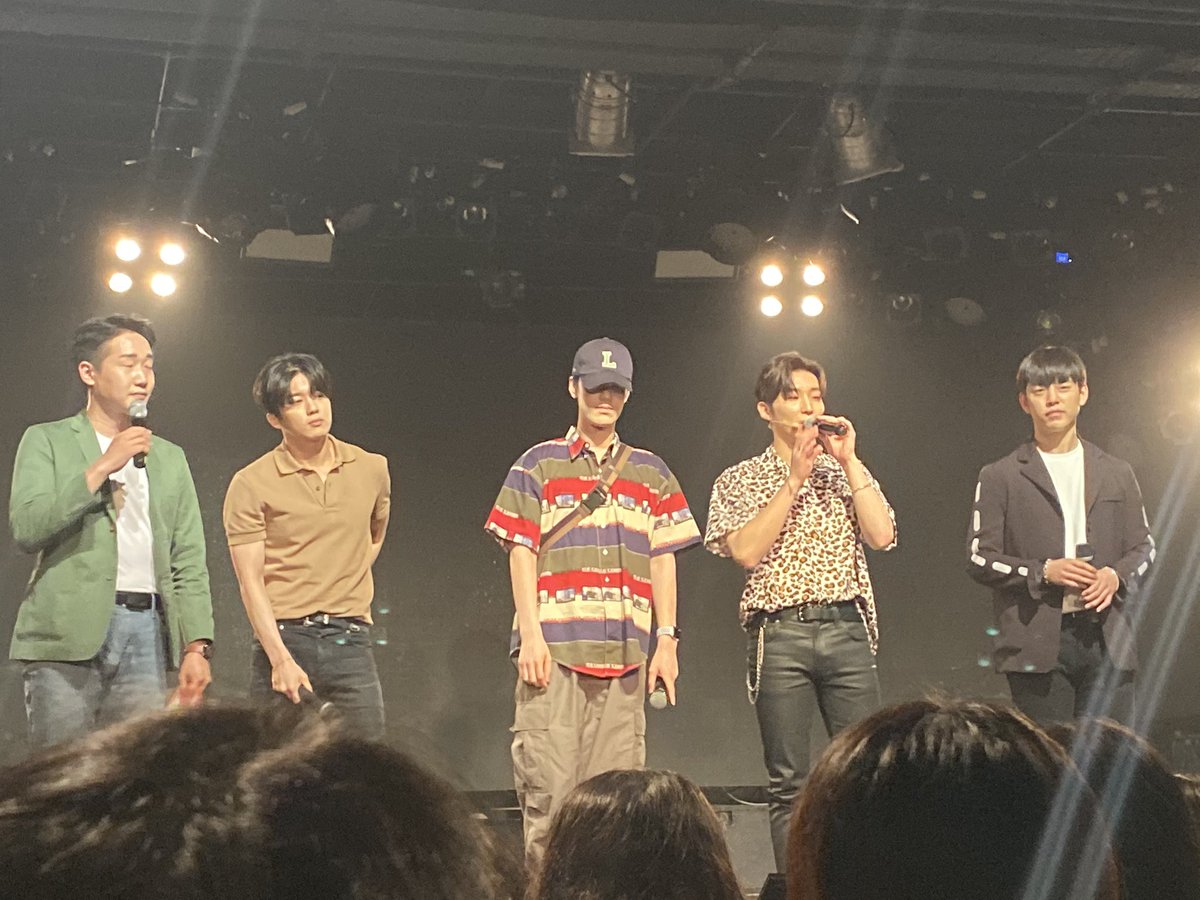 cjtsns741526's tweet photo. ㅠㅠㅠㅠㅠ 네명 실화냐고 ㅠㅠㅠ

#대현 #영재 #종업 #젤로 #비에이이피 #BAP #팬미팅 https://t.co/zioCjnwvS9