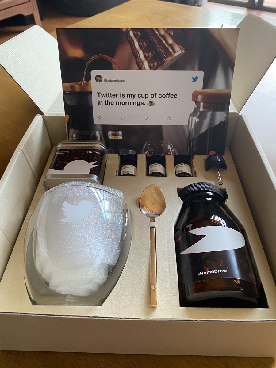 HugProjectTH's tweet image. Thank you Twitter Team @TwitterThailand for a very thoughtful gift. #partnership 🥰#endosec @monraweea