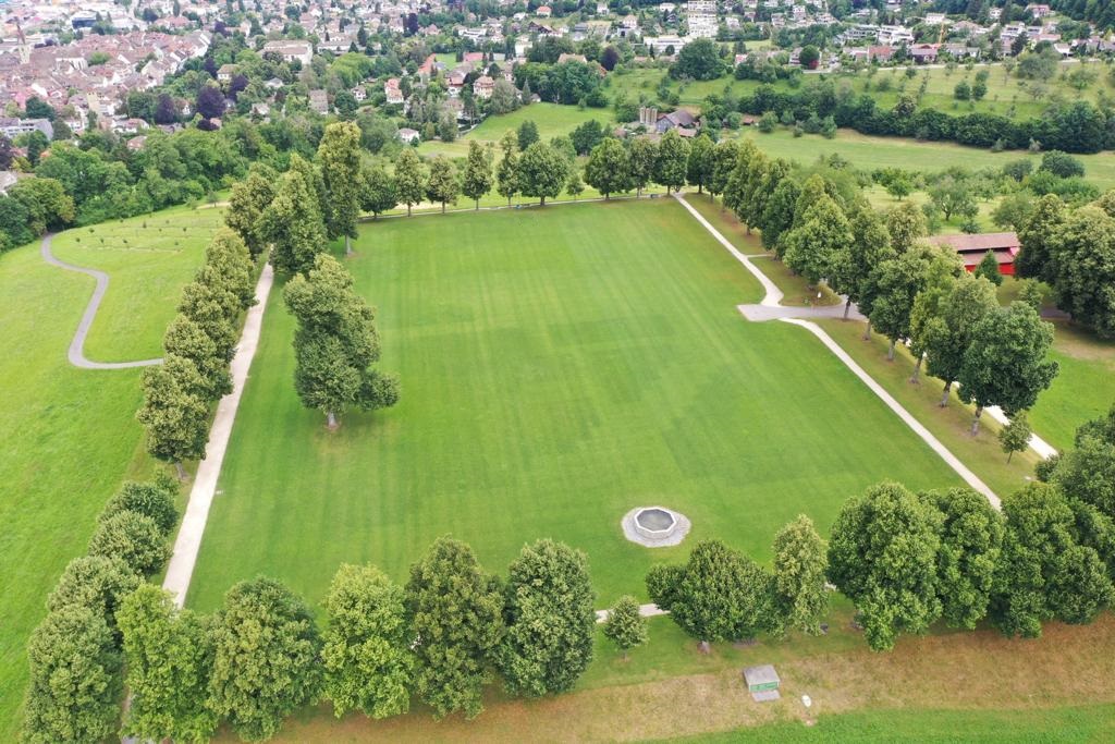 heitereopenair's tweet photo. 17:00 Uhr gestern – keine Türöffnung… Leider ist das alles also doch kein schlechter Traum. Und auch heute gibt es keine Tore zum Öffnen. Heitere Open Air – DU FEHLST so sehr! Aber wir kommen alle wieder – und dann wird es traumhaft schön! https://t.co/Nf9F2UWf3A
