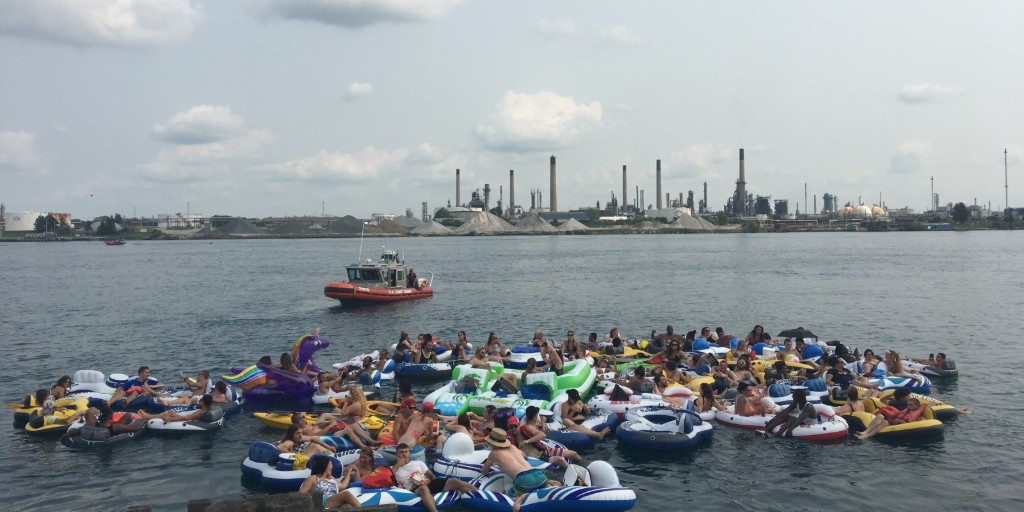 RCMPONT's tweet image. The #RCMP reminds the public that #COVID19 travel restrictions apply to crossing the marine border into Canada for non-essential purposes. Fines of up to $750,000 and/or imprisonment of up to 6 months may result. cbsa-asfc.gc.ca/services/covid… #BorderIntegrity #FloatDown ^bh