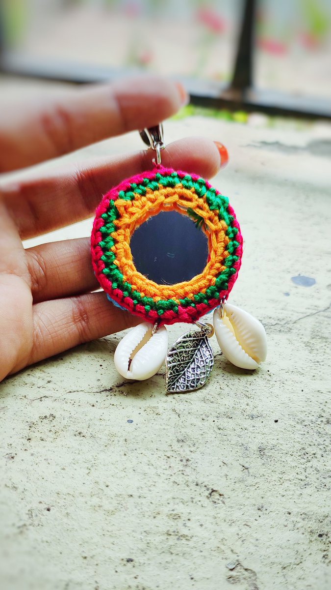 HookedLoops's tweet photo. The youtube tutorial
https://t.co/06uYgRcvLR
You will get the free written pattern here
https://t.co/Tz6aId9APW
The bright colours, mirrors, cowries, silver feathers and the crochet art is literally giving my neck-piece a bohemian or simply a 'boho' touch. https://t.co/wKQxFV2wVf