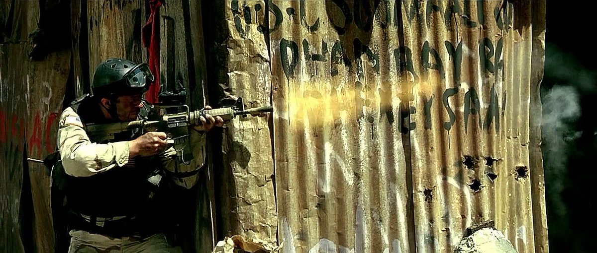 映画に出てくる武器紹介bot 旧アカヤネ على تويتر コルトm733 登場作品 ブラックホーク ダウン ゲイリー ゴードン曹長を始めとするデルタフォース隊員や第75レンジャー連隊の隊員達が映画全編に渡って使用する ゴードン曹長が墜落した スーパー64 の