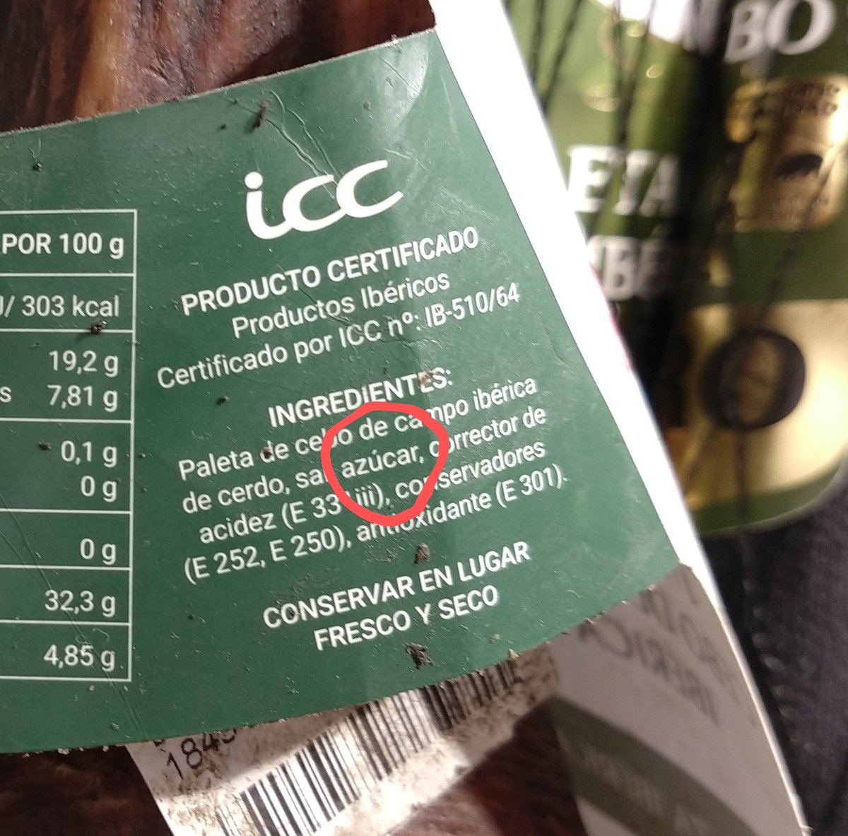 FunerariaRoures's tweet photo. Sabeu, que els Hidrats de carboni, midons, i sobretot el #sucre són la veritable #pandemia mundial. Un exemple, el tercer component per ordre de quantitat d'una pota de pernil #iberic sabeu quin és? #GuessWhat (a part de la resta de veïns) Doncs com això, tot. #AixiEnsVa https://t.co/BfWM4kjhAW