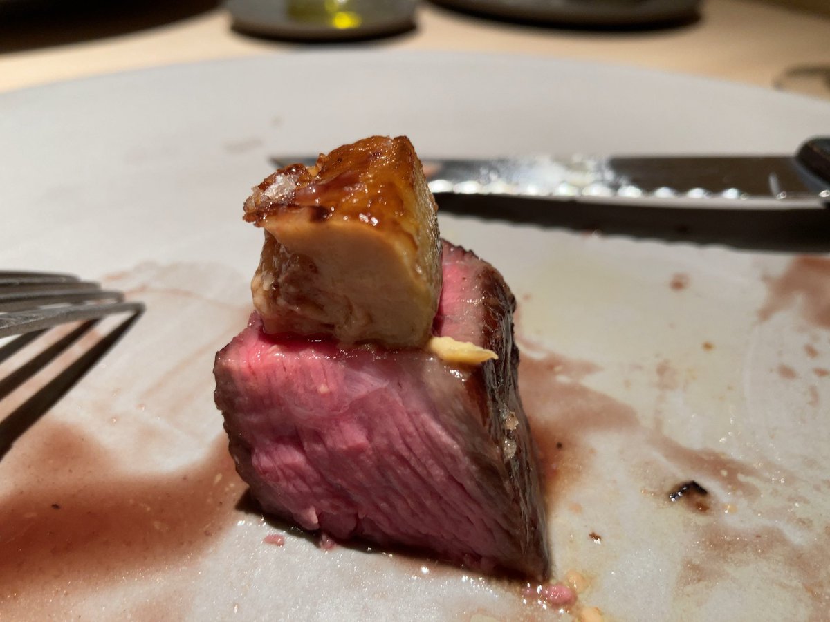 domesticfuku's tweet photo. ランプとペリゴール産フォアグラ。
フォアグラには、ヒレよりもランプが合いますね!! https://t.co/dpcHTzyvZS