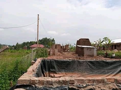bronia_valiant's tweet photo. PRAISE PROPERTY CONSULTS UGANDA. Our today's property on sale is 4 bedroom shell house, with a banana plantation with an underground water tank on 100*150ft with land title. In Wakiso_Bukasa,2.5km from Wakiso District Headquarters at only 95m. https://t.co/TMa8iorkFh