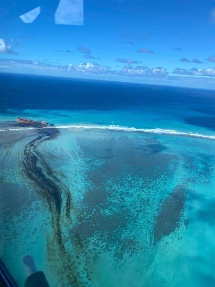 TheDailyDogma's tweet photo. An island drowning in an oil spill from an abandoned ship battering against the coral reef. Now heading down a long dark road to ecological  (and economic) disaster. Not a mere detour from the corona recovery road. #MauritiusOilSpill #Mauritius https://t.co/GKRNaYM146