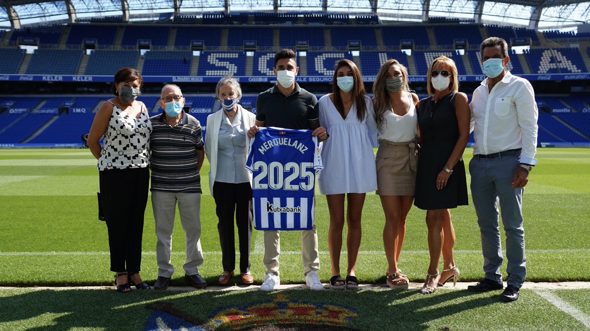 Familia Txuri Urdin 💙

#Merquelanz2025 #AurreraReala