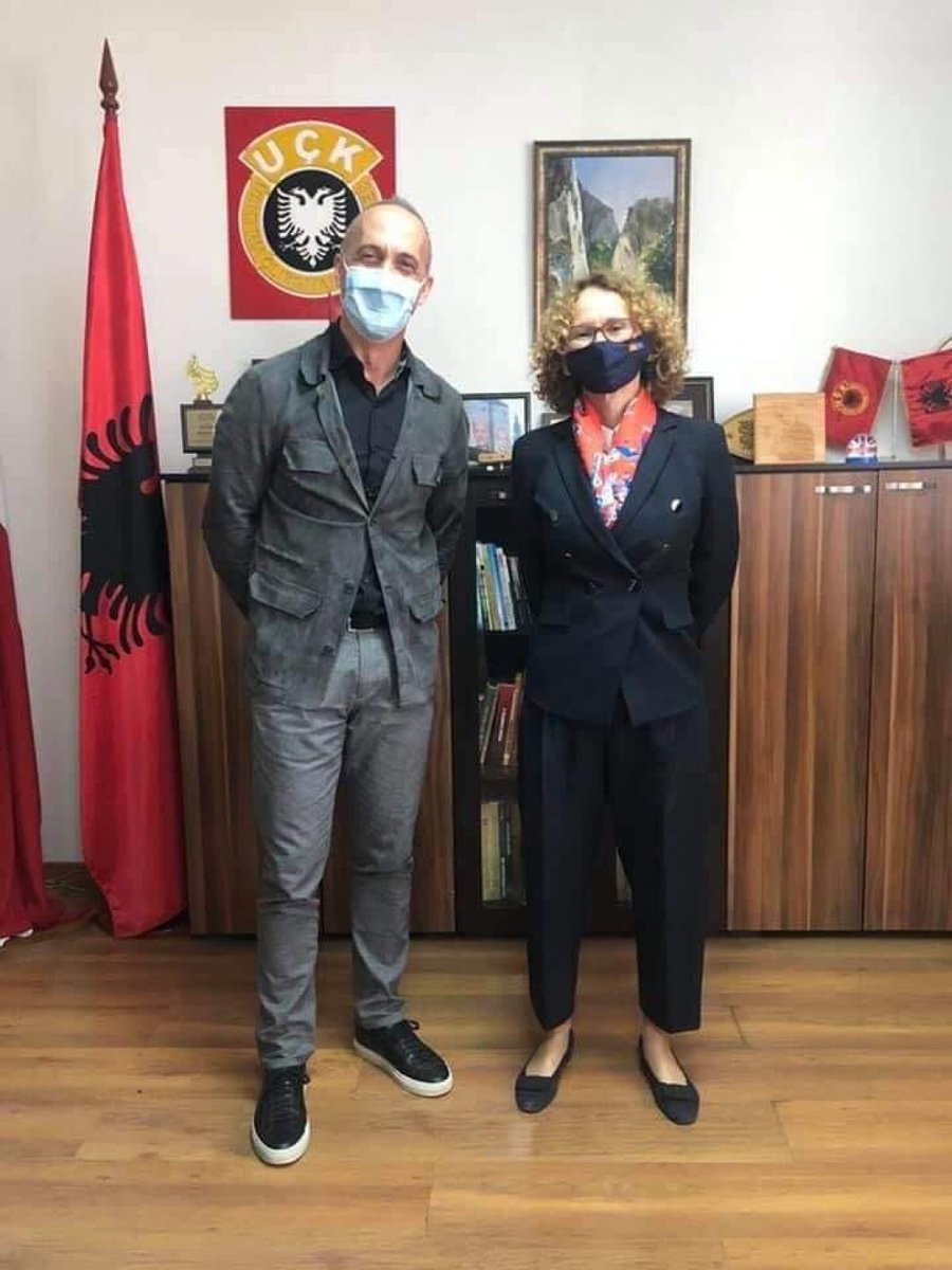 Една почит, едно поштовање...