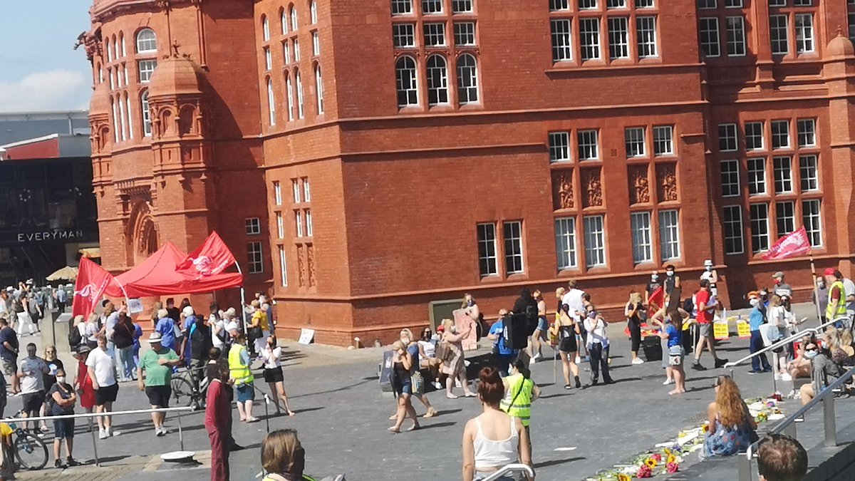 They think it's all over, but it's not a protest in Cardiff unless we have a speech from  @DrRoundglasses quoting Nye Bevan "the NHS will last as long as their are people willing to fight for it"  #NHSPay15