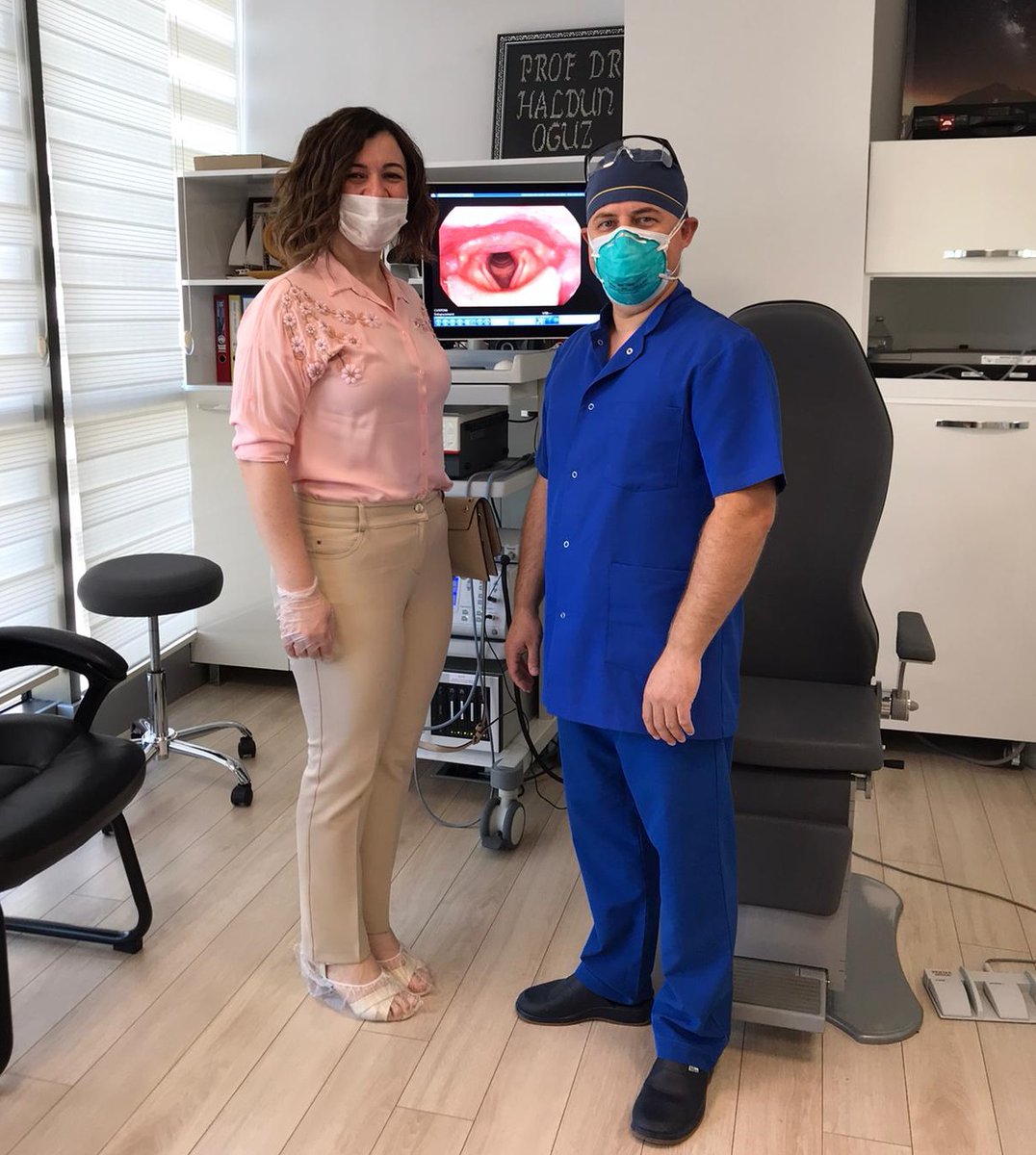 HaldunOguz's tweet photo. Ameliyat sonrası birinci gün, yüzlerimiz görünmese de gözlerimiz gülüyor... 😊🙏
.
.
.
.
.
.
.
.
#sesameliyatı #sescerrahisi #sesteliameliyatı #sestelicerrahisi #voicesurgery #vocalfoldsurgery #voicetreatment #sestedavisi https://t.co/AjAL0JdmS8