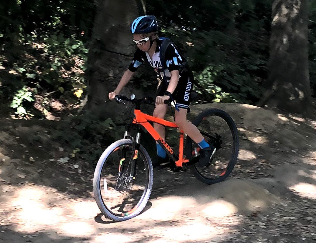 Despite the heat, a great ride out for <a href="/the_KvK/">kentvelokids</a> this morning 🥵 Now time to chill 🥶 #hotriders #bikeisbest