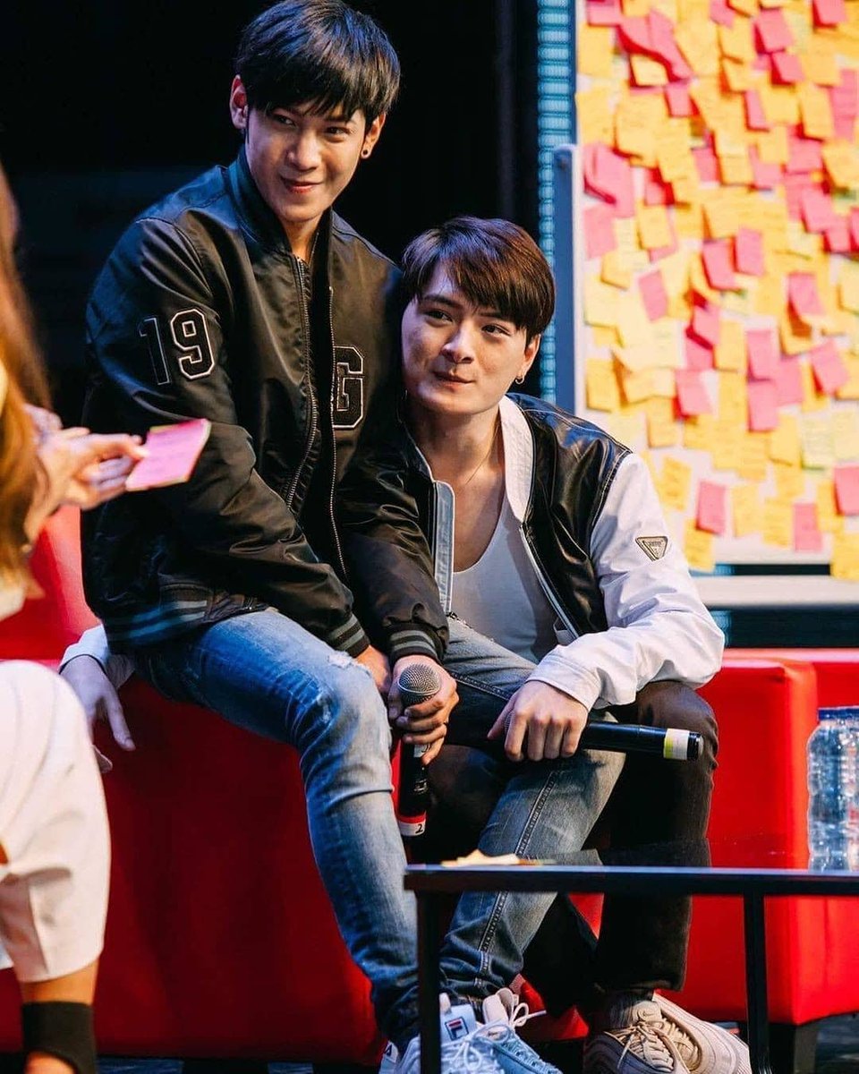 Какая же милая парочка^×^
Просто 100% любовь ❤