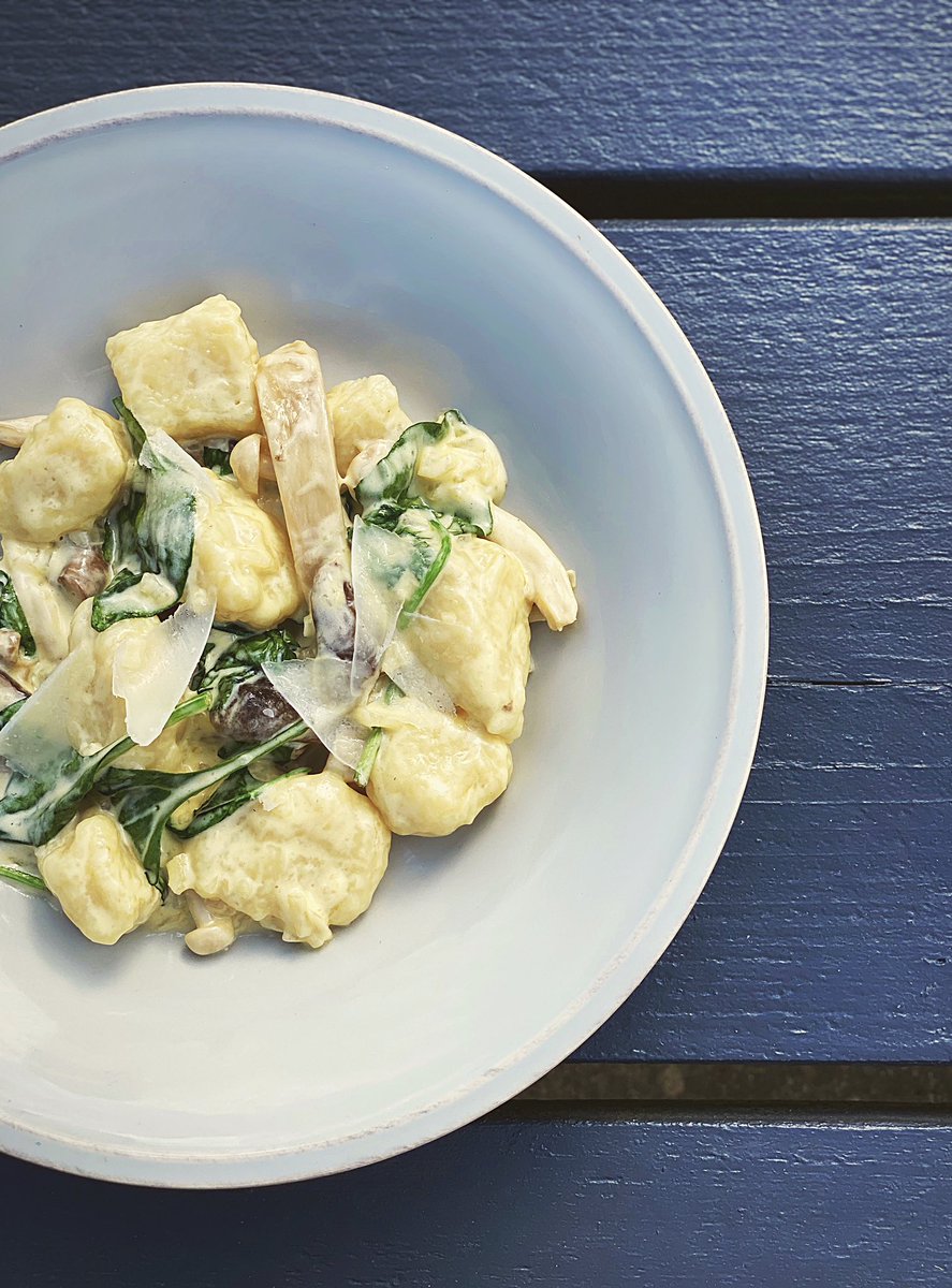 greenmaneversh1's tweet photo. H A N D M A D E G N O C C H I 🍽 new to the menu our handmade gnocchi served with wild mushroom, cream sauce, spinach and gran padano! Please visit our website to see the latest menus available! #thegreenmaneversholt #bedfordshire #newtothemenu #gnocchi https://t.co/RKoosUDUJT
