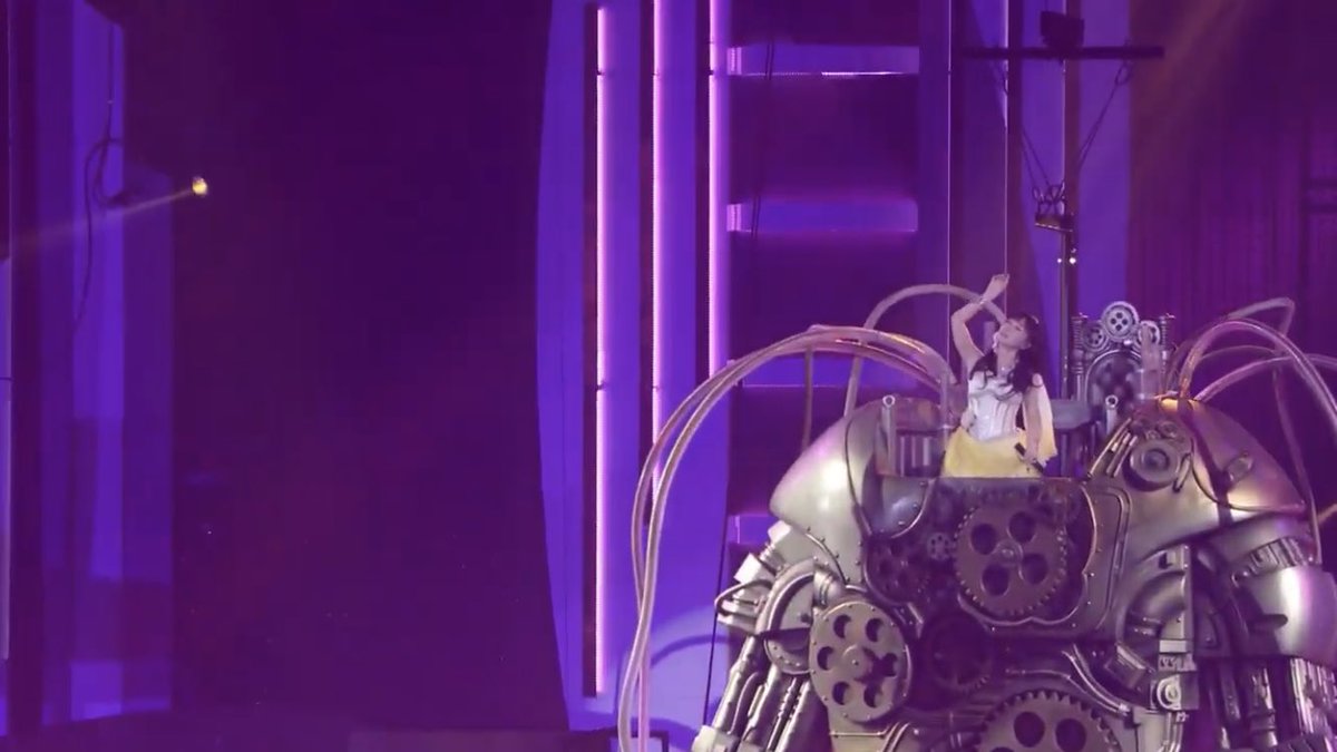 Light Delight 水樹奈々のライブ付けたら巨大ロボに乗って歌ってるんだけど何 スパロボに出る気なの