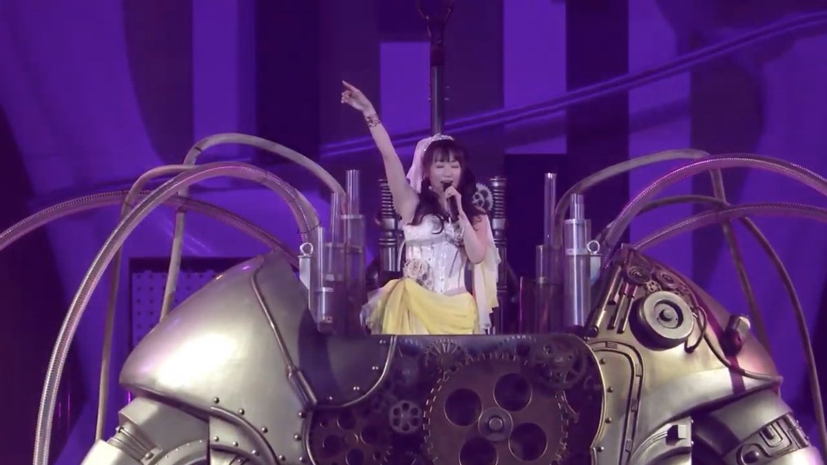Light Delight 水樹奈々のライブ付けたら巨大ロボに乗って歌ってるんだけど何 スパロボに出る気なの