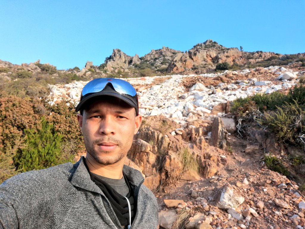 GiovanniCoetzee's tweet photo. Breathtaking Gordons Bay run with HTR crew #virtualrace #htr #run #running #gordonsbay #mountains #sea #trail #daniemiller https://t.co/69XuyZvdwY