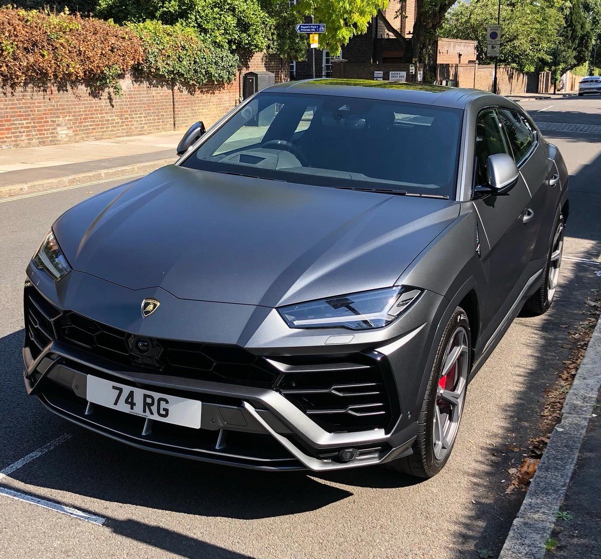 Audittsquattro1's tweet photo. If it was a building, it would be Brutalist. Haters will hate, but I love the lines of the #urus https://t.co/b3rHOryR6c