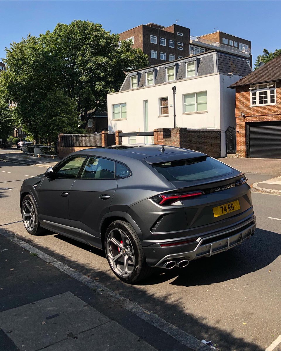 Audittsquattro1's tweet photo. If it was a building, it would be Brutalist. Haters will hate, but I love the lines of the #urus https://t.co/b3rHOryR6c
