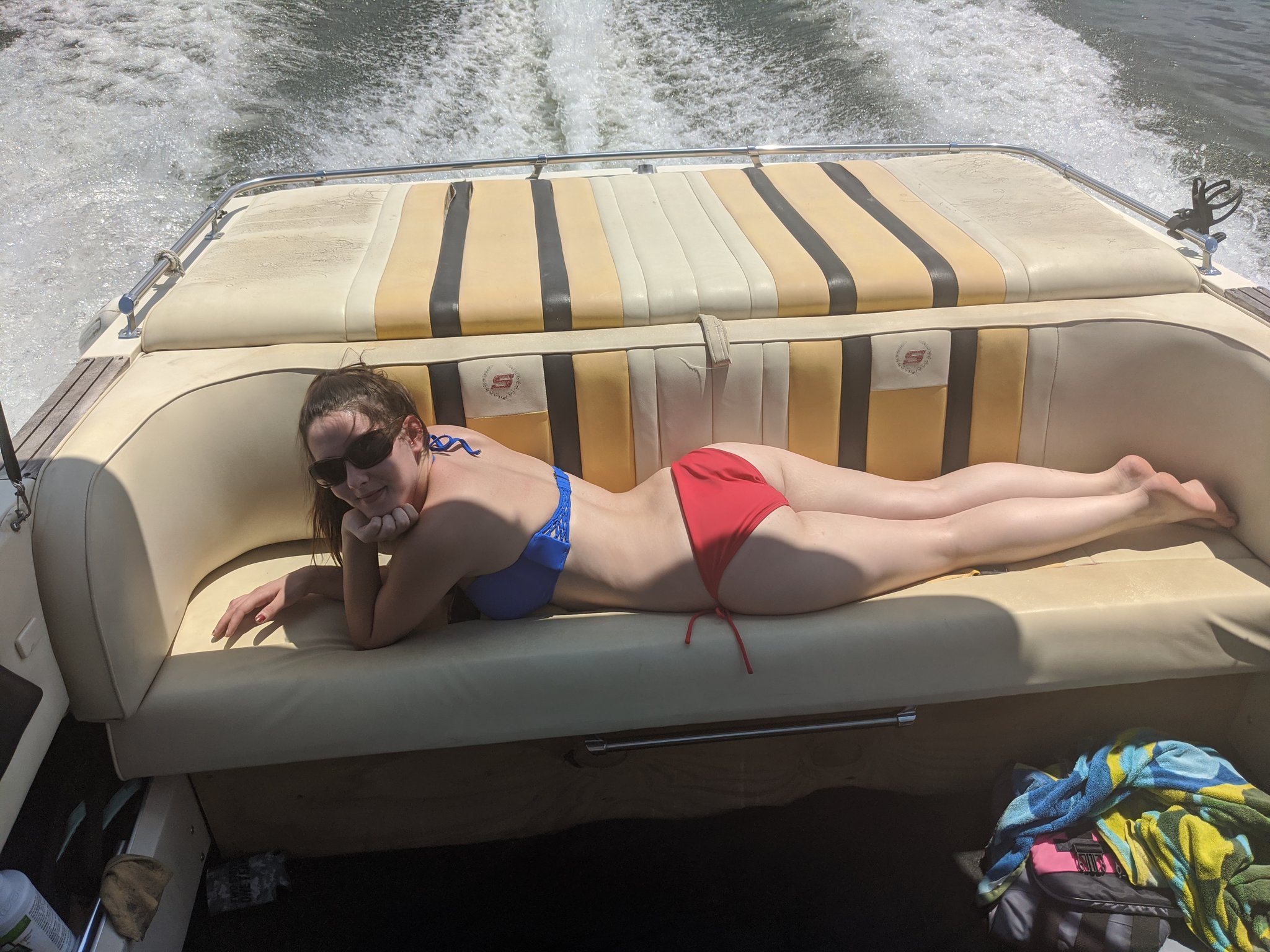 3 pic. Good morning 🌞 some new pics from the lake 😈😘😈 retweet if you like, if you love give me a ❤️ thanks 😊 https://t.co/YHWrB97PRG