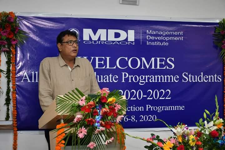 MDIGurgaon's tweet image. It was followed by an introduction of the Chief Guest, Mr. Rahul Mehrotra, CEO &amp;amp; MD, Religare Housing Development Finance Corporation Limited, by Dr.Kanwal Kapil, Dean-Placements, Alumni &amp;amp; Continuing Education.

(3/n)

#ManDevIan #PG20