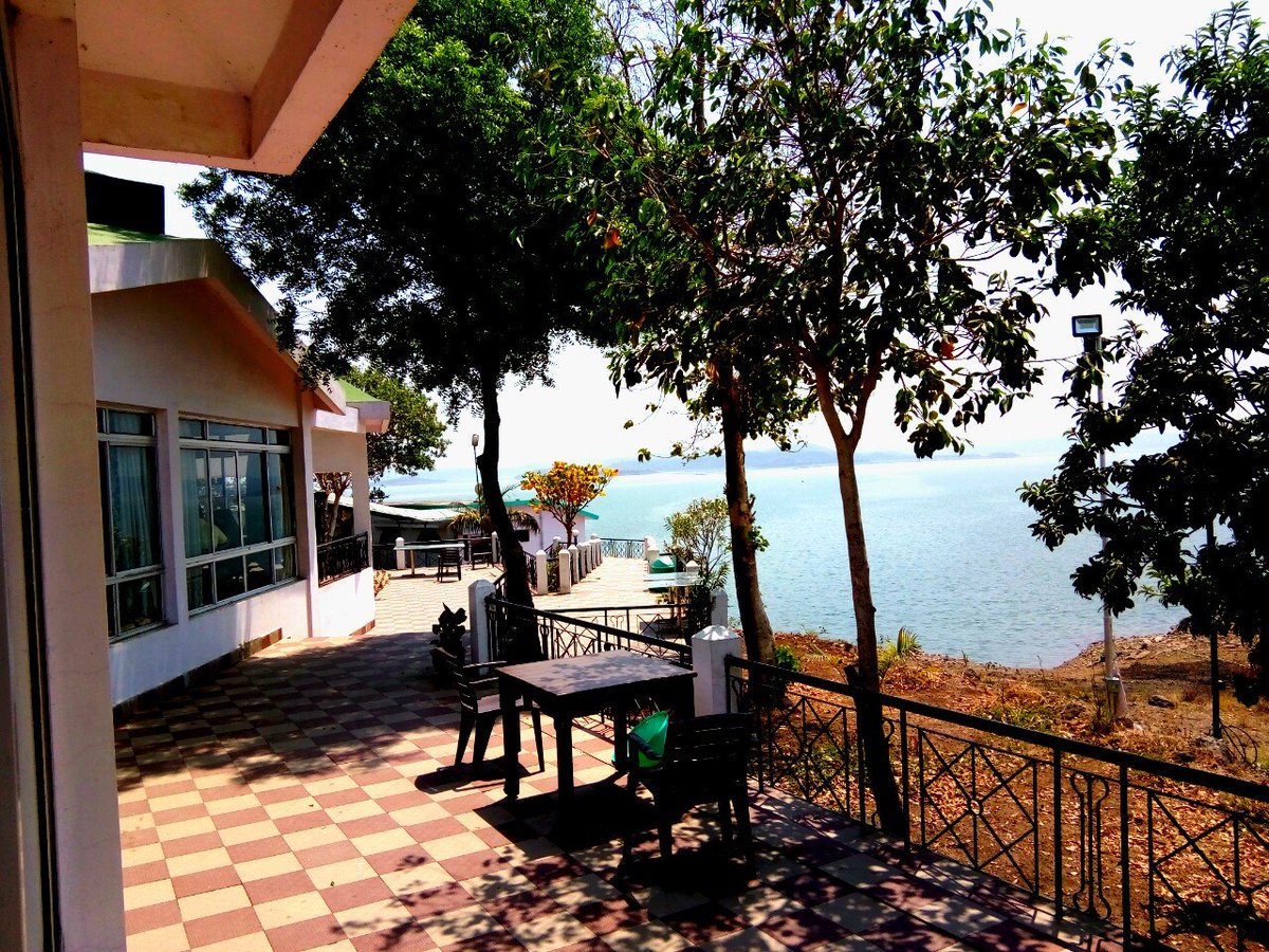 Laboni das tweet media