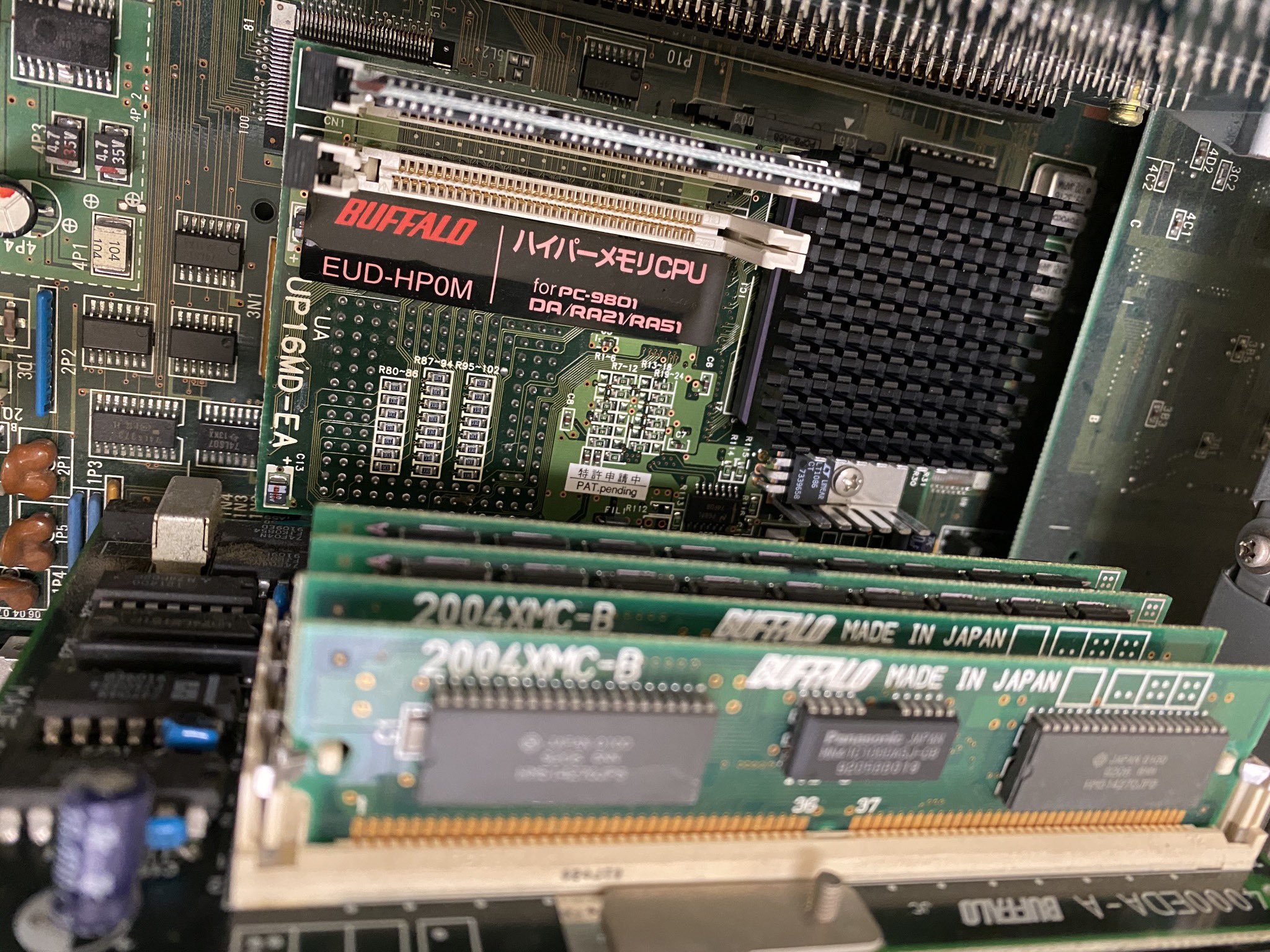 ぽんか さって この休みにこいつをうまく改造できるか Pc 9801da 往年の名機 Cpuは本来はi386dx mhz だが それにハイパーメモリcpuのeud Hp0mを搭載し 1mhzまで クロックアップ メモリも34mb付けたので これでwindows95は動くはず