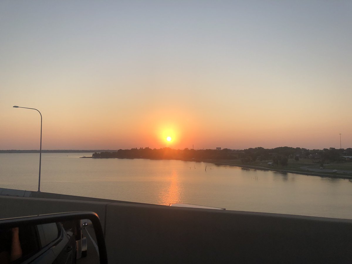 VeronicaL5209's tweet photo. God showing off a little this morning!!  #Godshandiwork #Sturgis2020 #SDbound https://t.co/nGEXdyCUEG