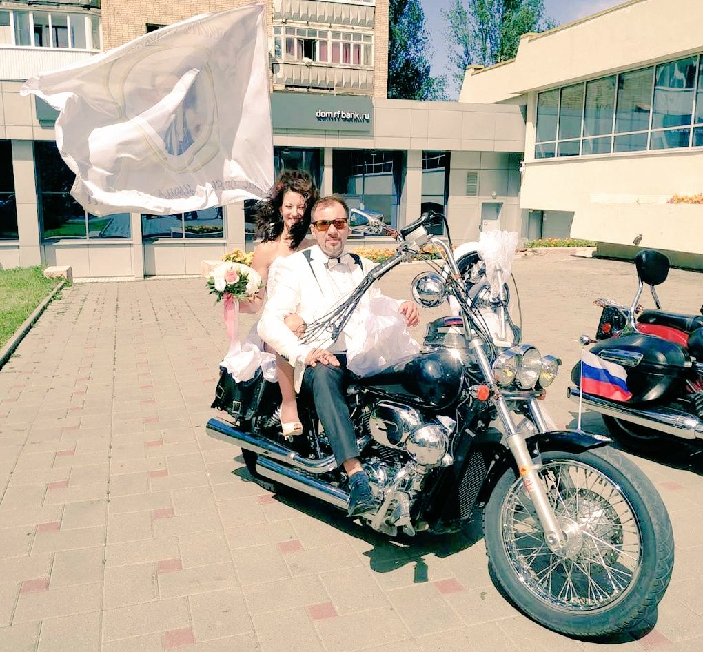 zagsburova's tweet photo. Свидетелями вот такой байкерской истории любви мы стали сегодня, 08 08 2020, 1300 пара... Для Андрея и Марии это особая дата, как и для всех, кто решил создать свою семью #загс63 https://t.co/lTUPLMLwOE