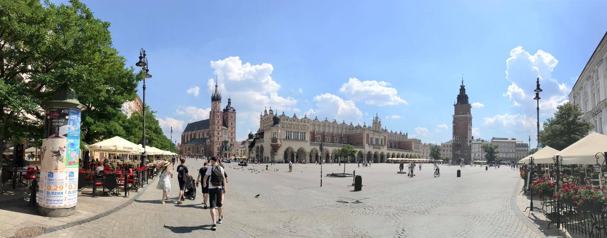 krakow_pl's tweet photo. ☀️☀️☀️Uffff... jak gorąco.... Może jednak spadną jakieś krople deszczu..?
@MeteoprognozaPL #RynekGłówny #upał #skwar
Fot. @BSKrakow https://t.co/TyGIMmsLMN