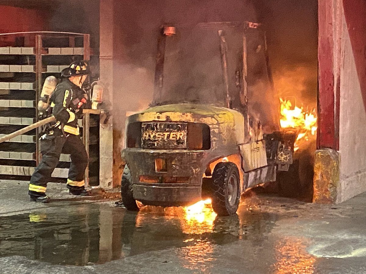 Orlando Fire Dept On Twitter The Crew Of Engine 5 B Shift With The Attack On This Forklift Fire